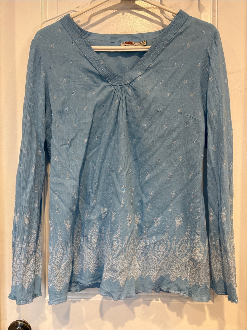 Route 66 Light Blue Long Sleeve V-Neck Top with White Border Print